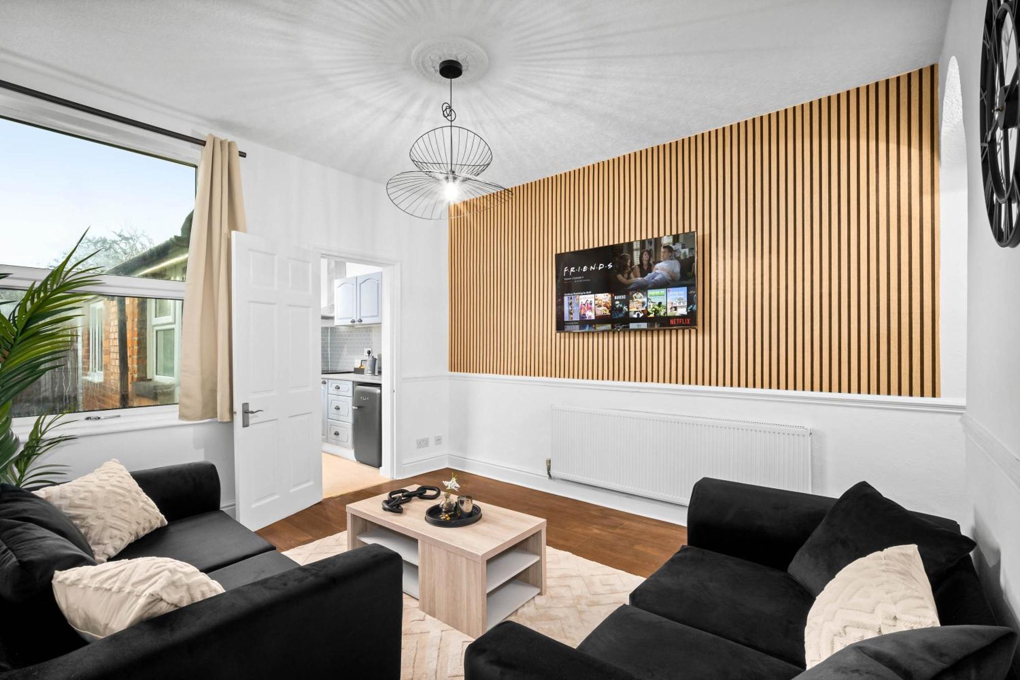 Stylish 3-bedroom With Garden & Convenient Parking 18m